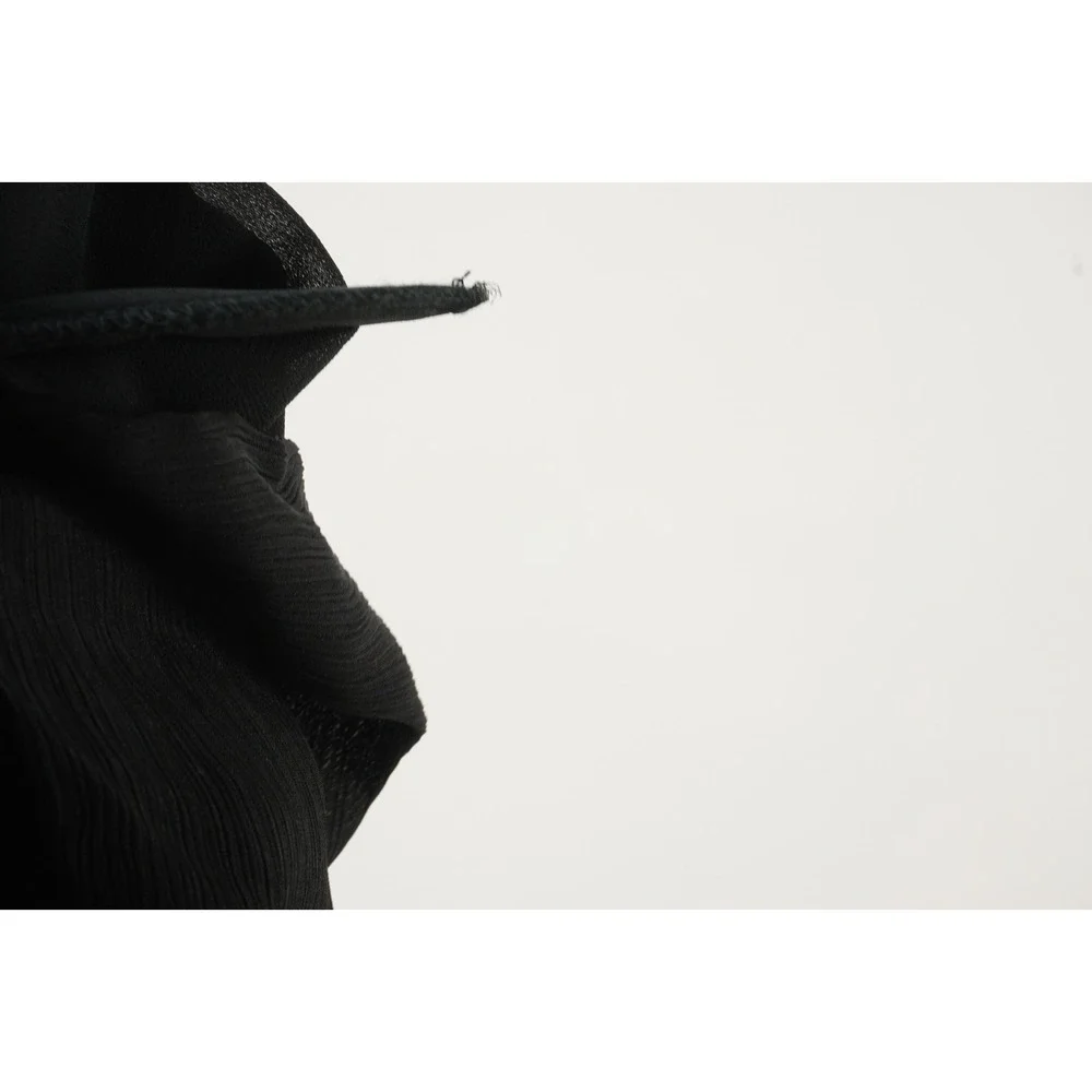 New ASTR The Label Black Crepe Lightweight V-Neck Twist Sleeveless Top Sz Small - Picture 7 of 8